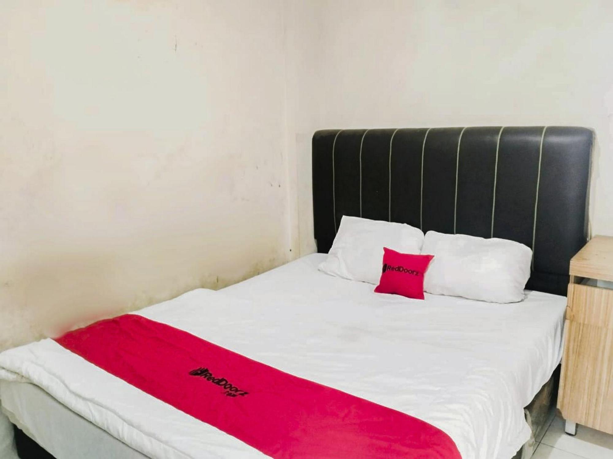 Hotel Reddoorz At Jalan Diponegoro Bandar Lampung Exterior foto