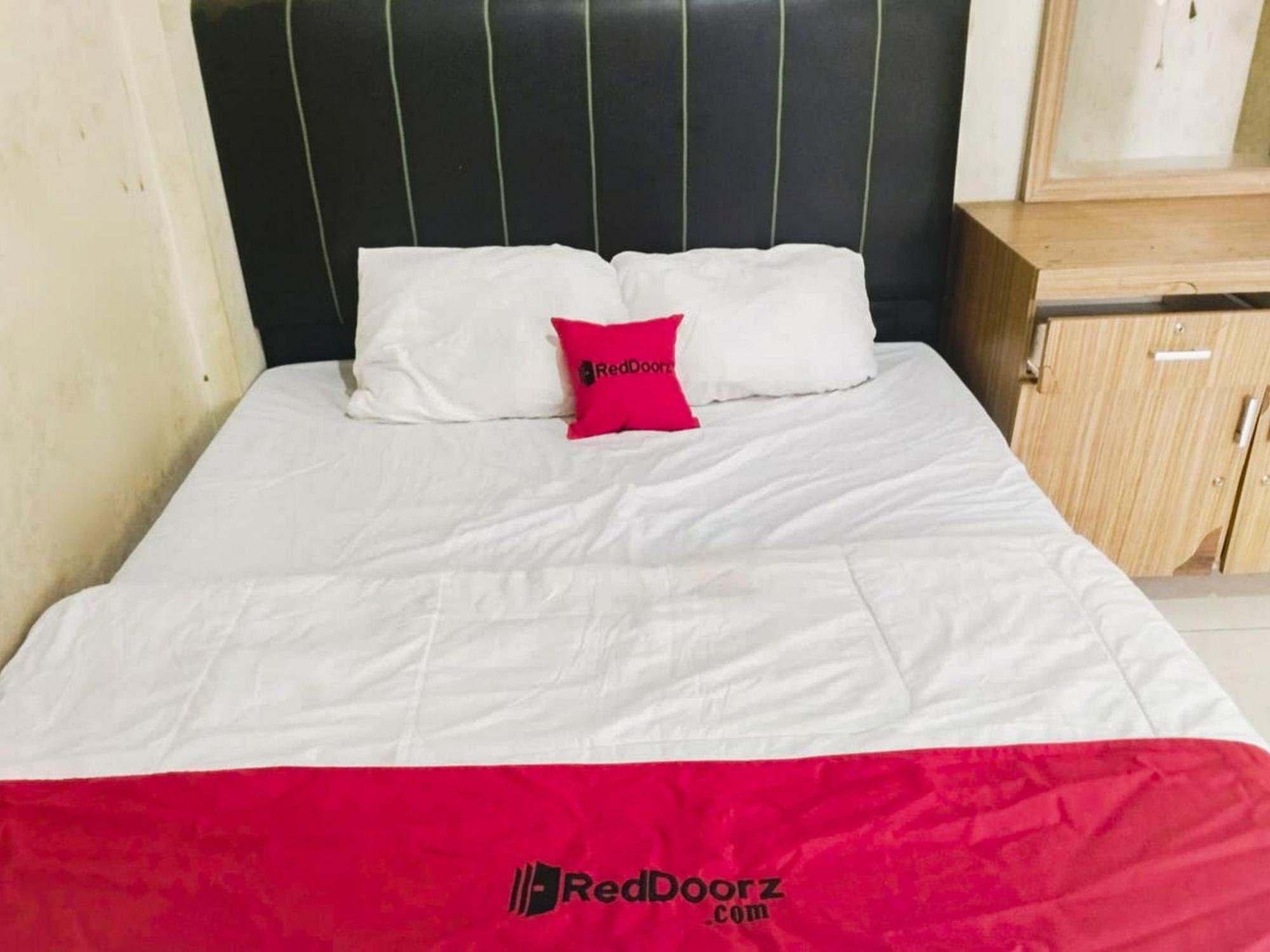 Hotel Reddoorz At Jalan Diponegoro Bandar Lampung Exterior foto